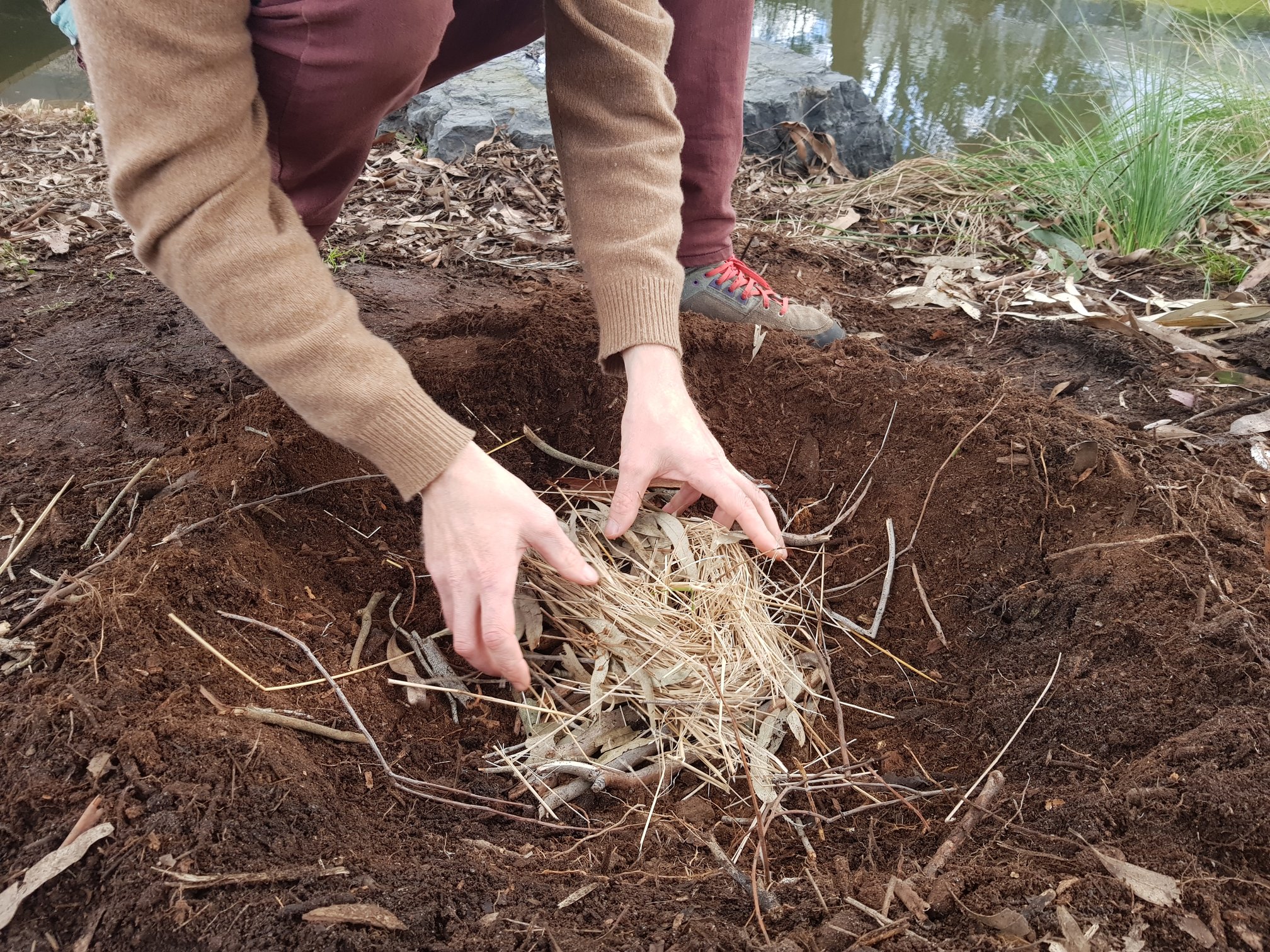 HOW TO BUILD A CAMPFIRE RESPONSIBLY